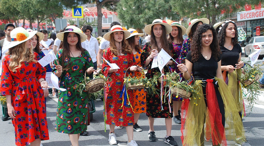 13. Alaçatı Ot Festivali- İzmir Çeşme Alaçatı Turu -Günübirlik 